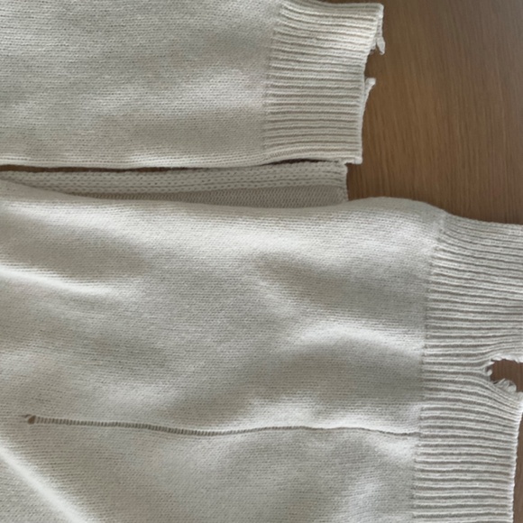 Maison Margiela Off-White Destroyed V-Neck Sweater - Picture 8 of 10